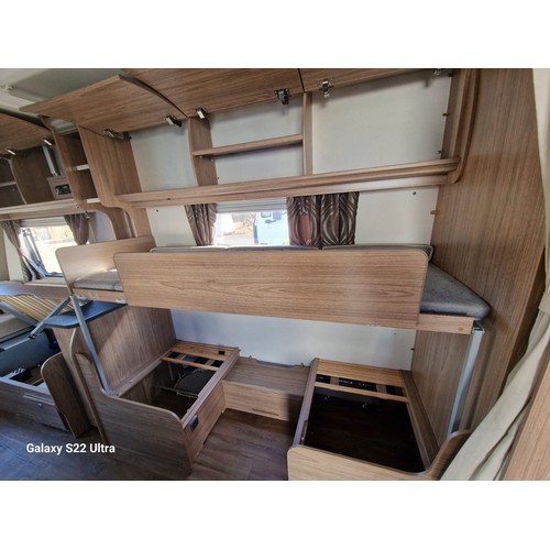 1500A - Coachman VIP 520 4 Caravan