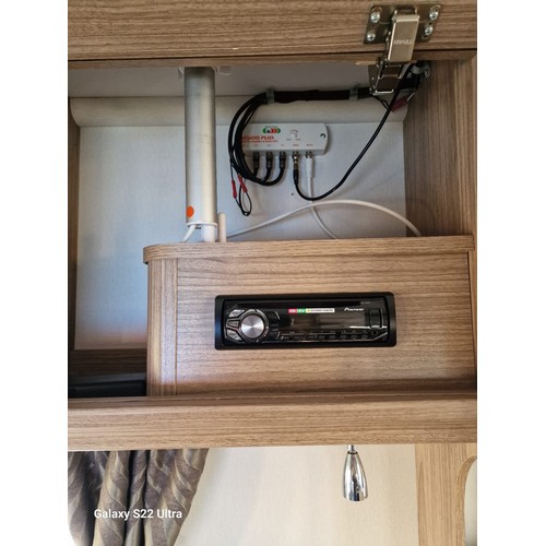 1500A - Coachman VIP 520 4 Caravan