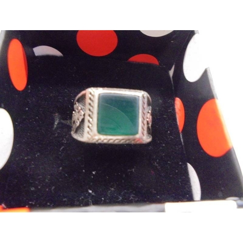 1045 - An unusual (.925) gents ring set with green stone with engraved shoulders.