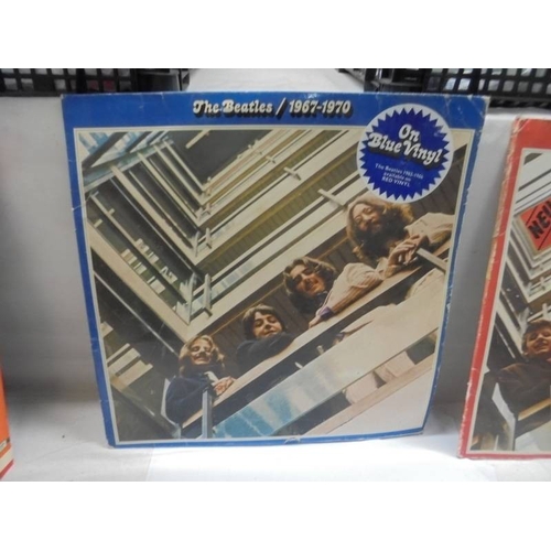 1230 - A Beatles album on red vinyl 1962-1966 (only on disc) and a Beatles album of blue vinyl with two dis... 