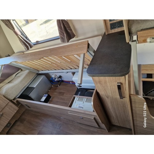 1500A - Coachman VIP 520 4 Caravan