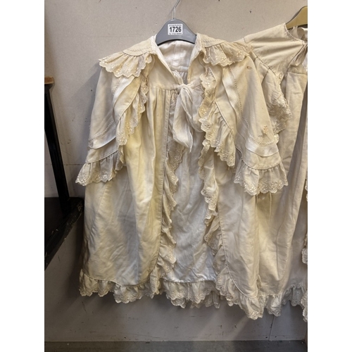 1726 - 2 Victorian capes