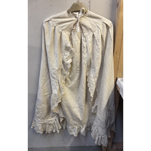 1726 - 2 Victorian capes