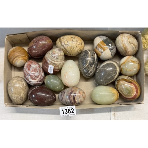 1362 - A good lot of marble eggs