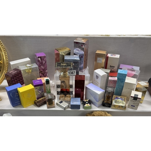 1367 - A good lot of boxed perfume bottles (Most with contents)