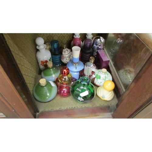 1439 - A large collection of perfume bottles (no contents).