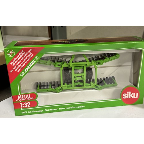 1446 - 7 boxed Siku agricultural vehicles Nos. 3260, 2450, 3058, 2070, 1960, 2065 and 2071.