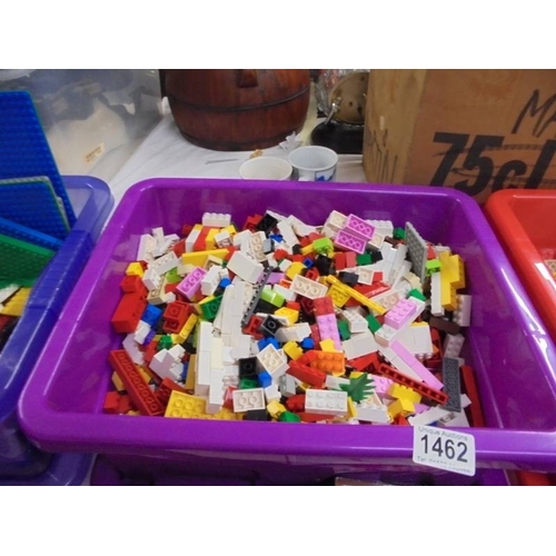 1462 - A very large quantity of vintage and later Lego (COLLECT ONLY).