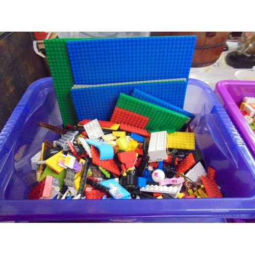 1462 - A very large quantity of vintage and later Lego (COLLECT ONLY).