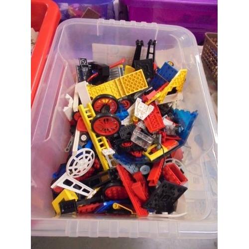 1462 - A very large quantity of vintage and later Lego (COLLECT ONLY).