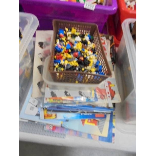 1462 - A very large quantity of vintage and later Lego (COLLECT ONLY).