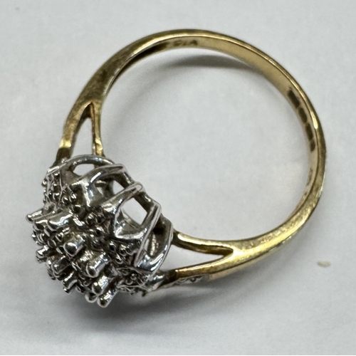 1100E - A 9ct gold ring Size M, 2.43 grams