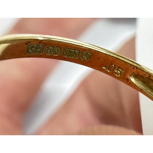 1100E - A 9ct gold ring Size M, 2.43 grams