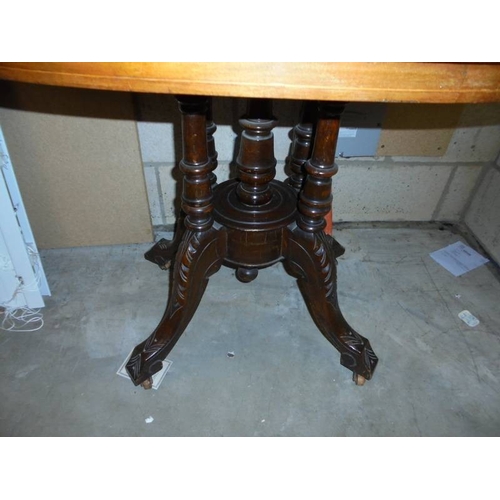 1516 - A nice small oval Victorian mahogany tip-top tea table.