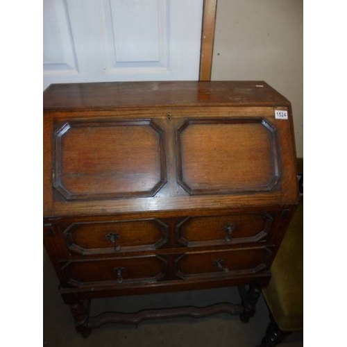 1524 - A 1930's oak bureau,