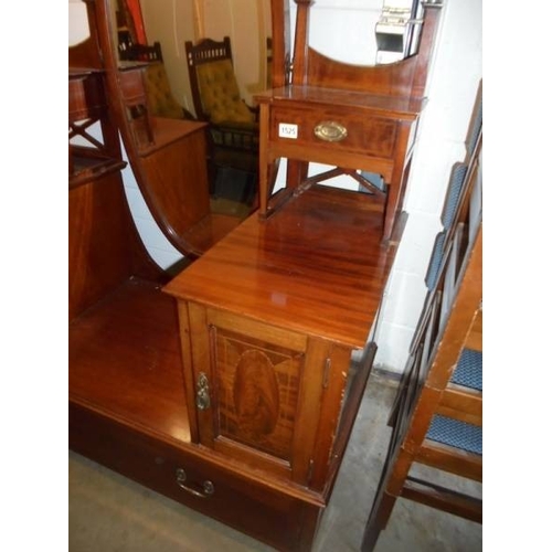 1525 - An impressive Edwardian mahogany inlaid dressing table with oval mirror.