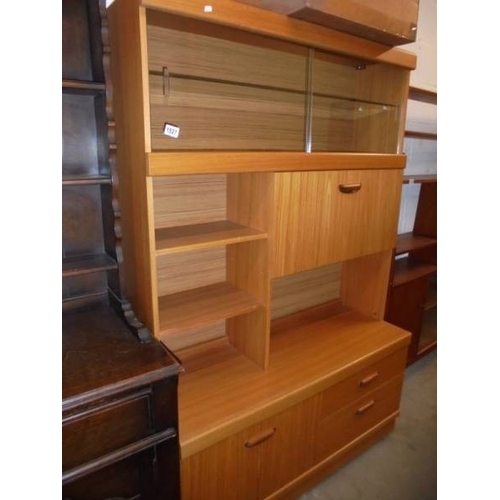 1527 - A modern wall unit.