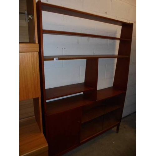 1528 - A retro wall unit.