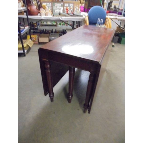 1563 - A large mahogany drop side table.