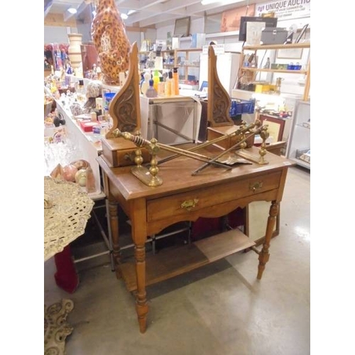 1574 - A satin walnut mirror back dressing table, mirror needs re-fixing.