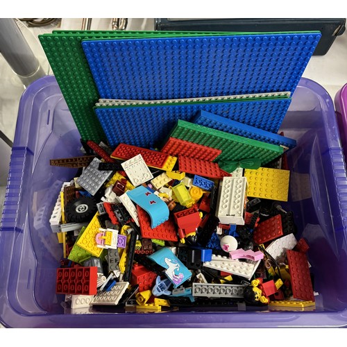 1462 - A very large quantity of vintage and later Lego (COLLECT ONLY).