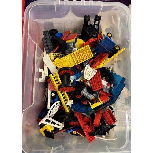 1462 - A very large quantity of vintage and later Lego (COLLECT ONLY).