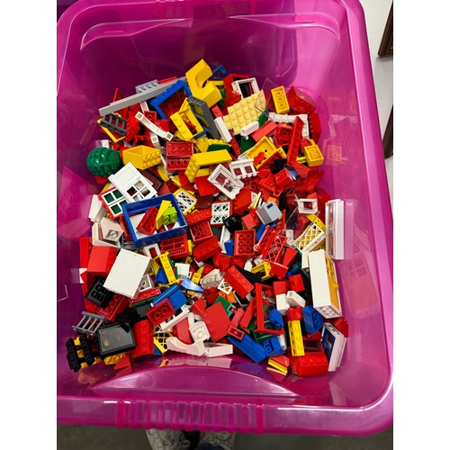 1462 - A very large quantity of vintage and later Lego (COLLECT ONLY).