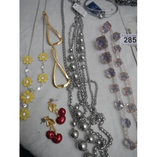 285 - A quantity of necklaces and bracelets.