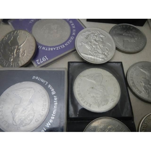 286 - A mixed lot of collector's crowns.