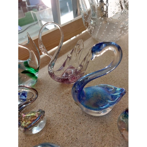 179 - A quantity of Heron glass swans etc