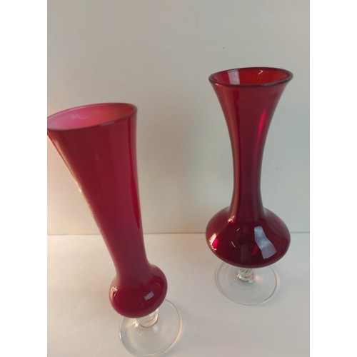 210 - A quantity of 1970s glassware