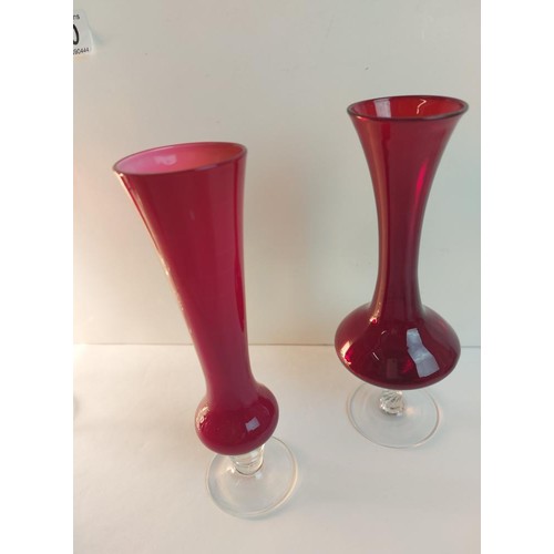 210 - A quantity of 1970s glassware