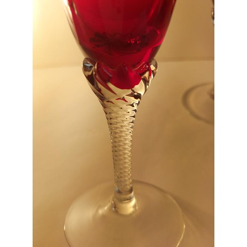 210 - A quantity of 1970s glassware