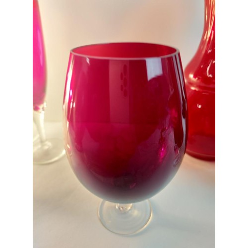 210 - A quantity of 1970s glassware