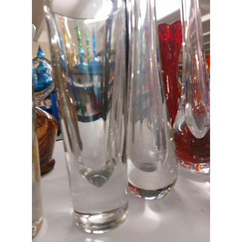 228 - 3 x Heavy stem vases & 2 heavy Italian glasses