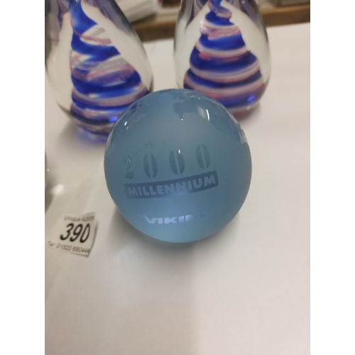 390 - 4 Expo paperweights