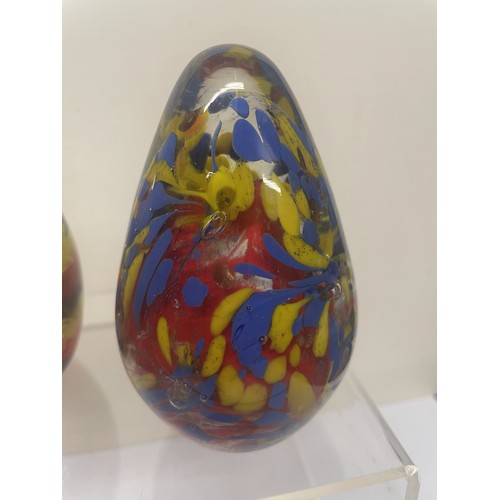 400 - 3 Art glass paperweights