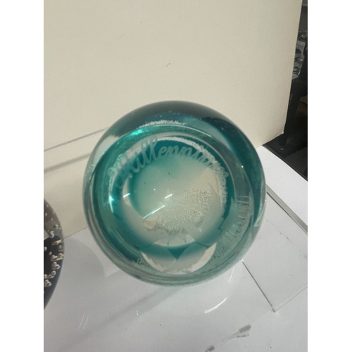 411 - 8 Window paperweights