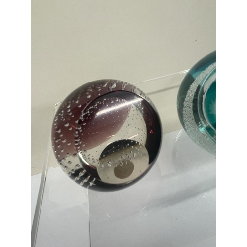 411 - 8 Window paperweights
