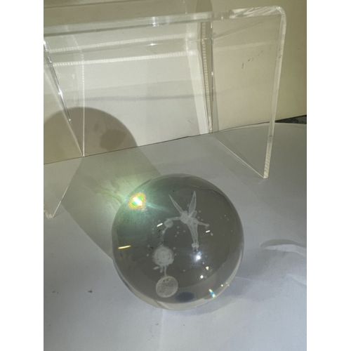 415 - 8 Mixed paperweights