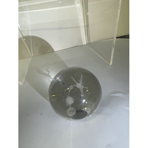 415 - 8 Mixed paperweights