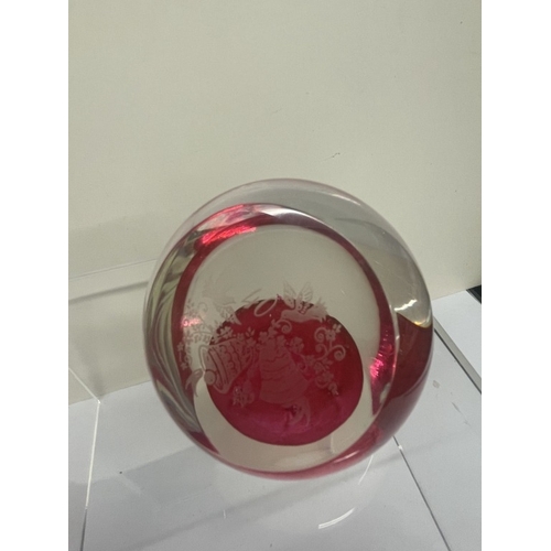 411 - 8 Window paperweights