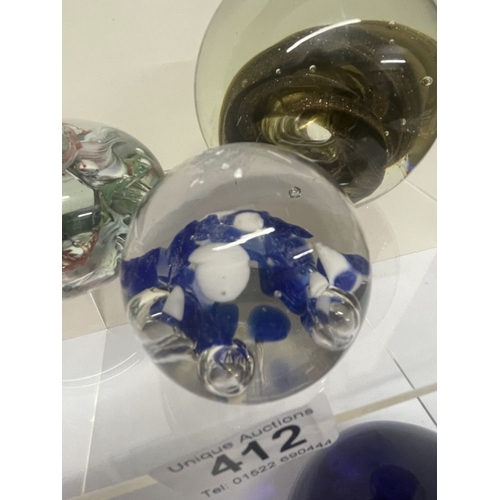 412 - A quantity of mixed paperweights including 1 Scales of justice