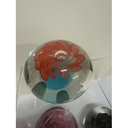 415 - 8 Mixed paperweights