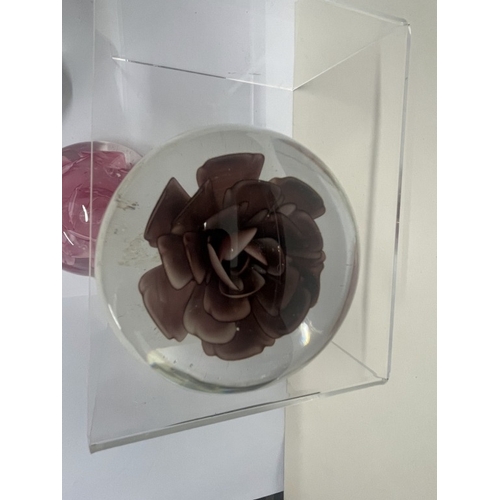 415 - 8 Mixed paperweights