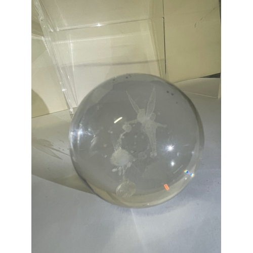 415 - 8 Mixed paperweights