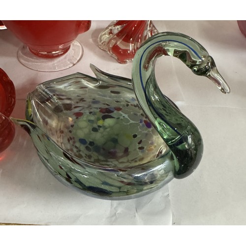212 - 3 x Murano swan dishes