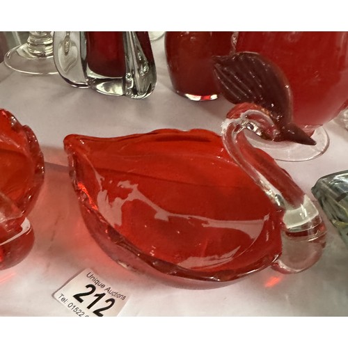 212 - 3 x Murano swan dishes