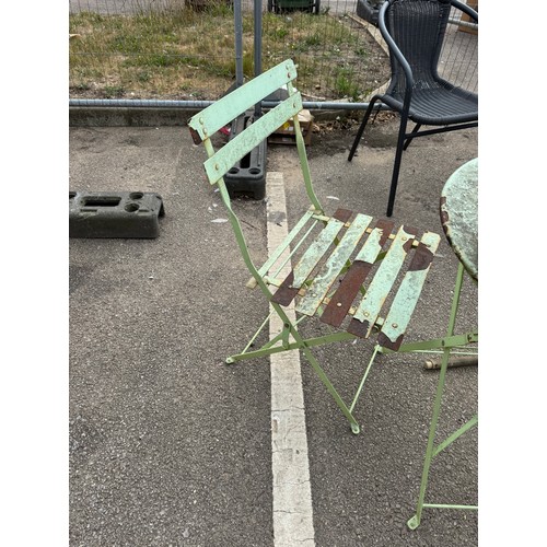 497 - A French garden table & 2 chairs for restoration