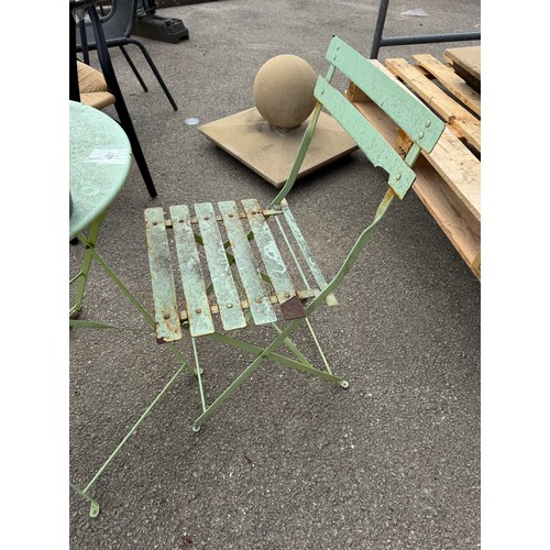 497 - A French garden table & 2 chairs for restoration
